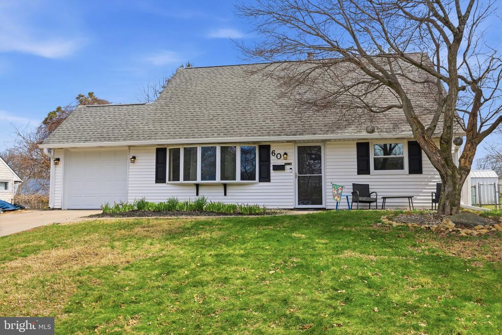 60 LOWER ORCHARD DR, Levittown, PA 19056