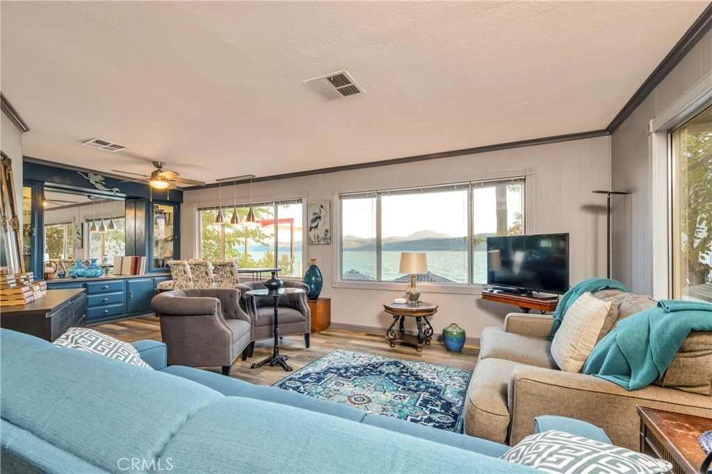 Image 7 of property listing at 9859 Crestview Drive, Clearlake, CA 95422