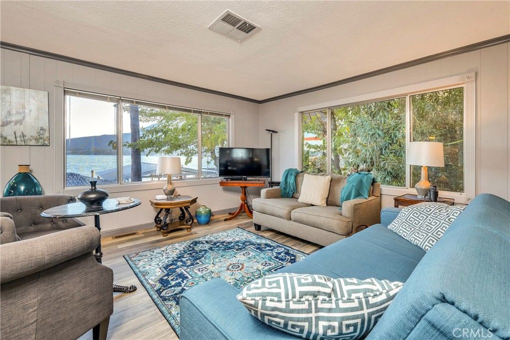 Image 8 of property listing at 9859 Crestview Drive, Clearlake, CA 95422