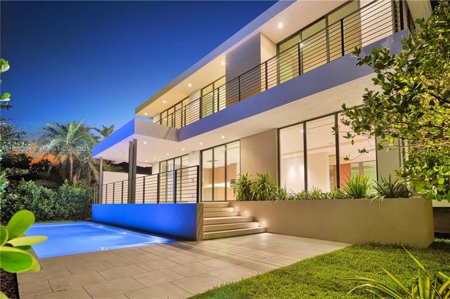 100 Hampton Ln, Key Biscayne, FL 33149