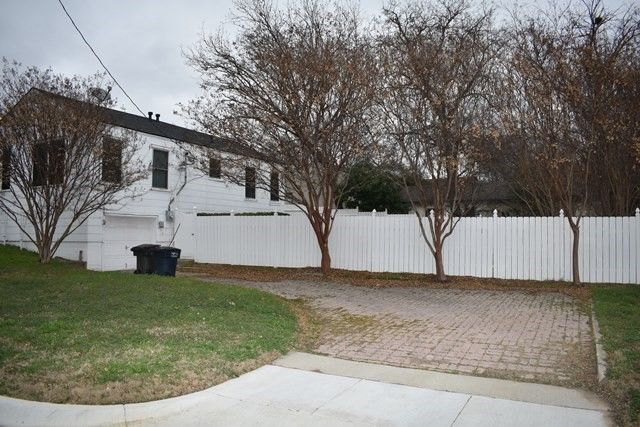 3833 Dexter Avenue, Fort Worth, TX 76107