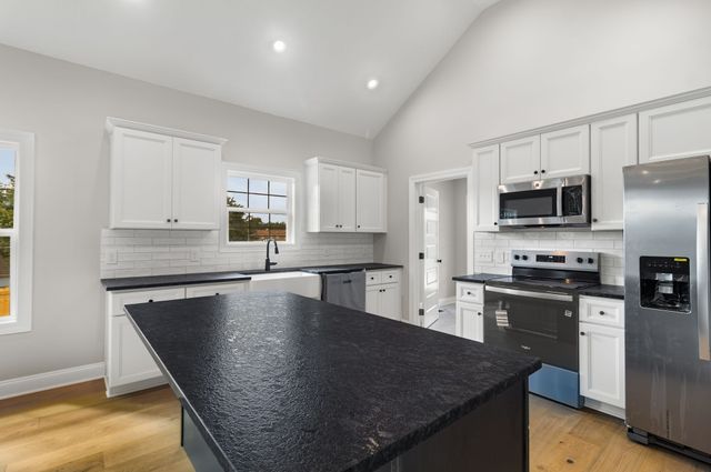 303 Lee Ln, Shelbyville, TN 37160