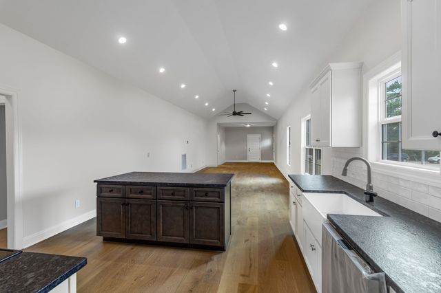 303 Lee Ln, Shelbyville, TN 37160