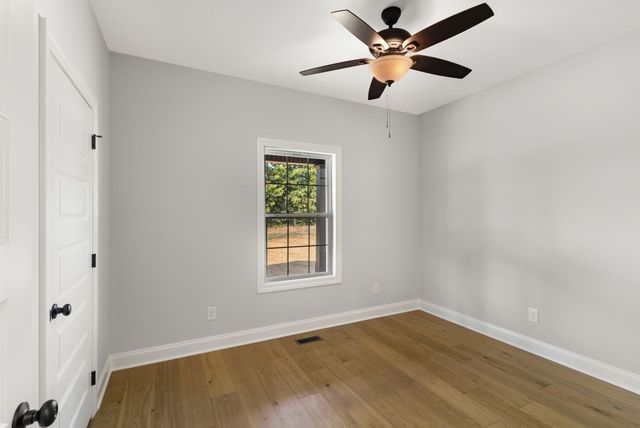 303 Lee Ln, Shelbyville, TN 37160