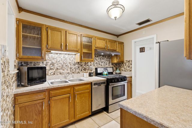 5741 LAKE LUCINA Drive N, Jacksonville, FL 32211