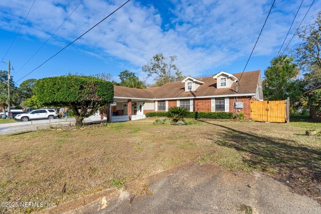 5741 LAKE LUCINA Drive N, Jacksonville, FL 32211