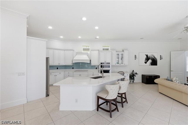 2844 Coco Lakes DR, Naples, FL 34105