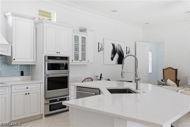 2844 Coco Lakes DR, Naples, FL 34105