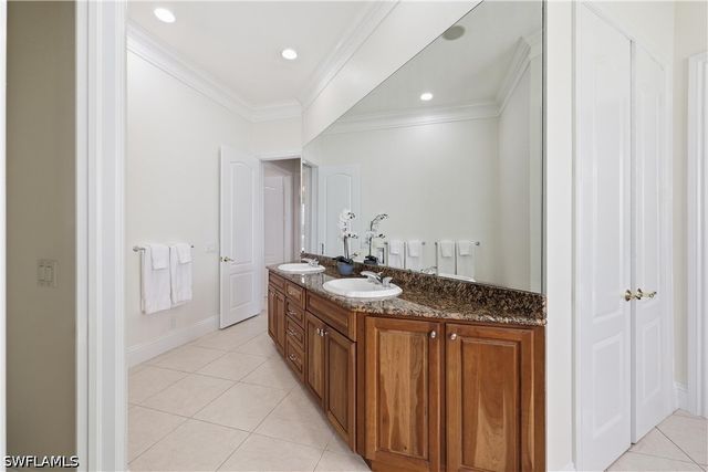 2844 Coco Lakes DR, Naples, FL 34105