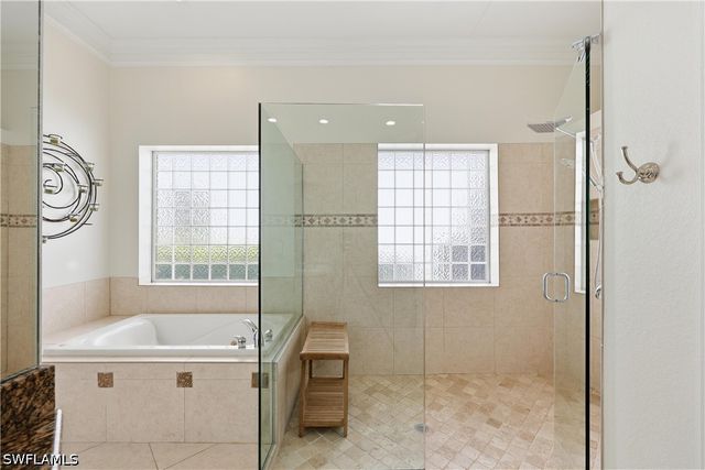 2844 Coco Lakes DR, Naples, FL 34105