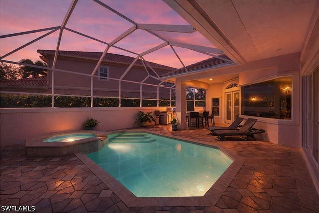 2844 Coco Lakes DR, Naples, FL 34105