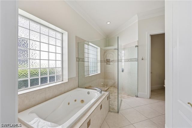 2844 Coco Lakes DR, Naples, FL 34105