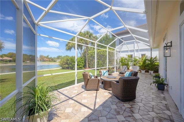 2844 Coco Lakes DR, Naples, FL 34105