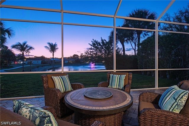 2844 Coco Lakes DR, Naples, FL 34105