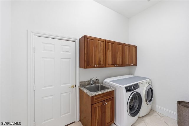 2844 Coco Lakes DR, Naples, FL 34105