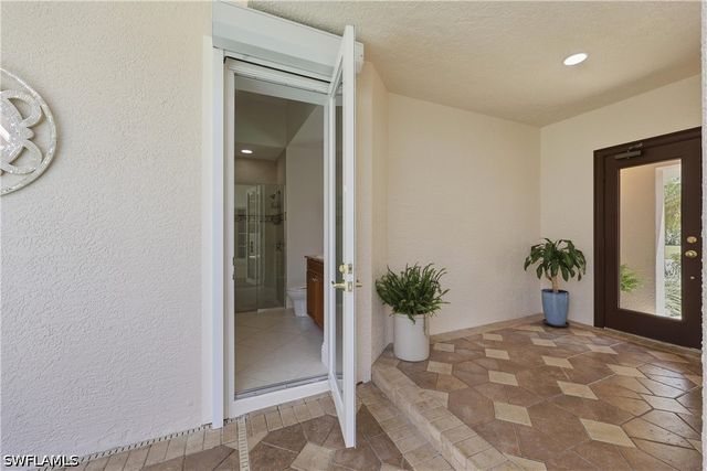 2844 Coco Lakes DR, Naples, FL 34105