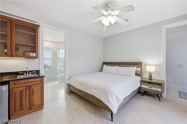 2844 Coco Lakes DR, Naples, FL 34105