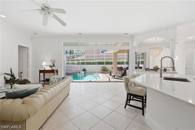 2844 Coco Lakes DR, Naples, FL 34105