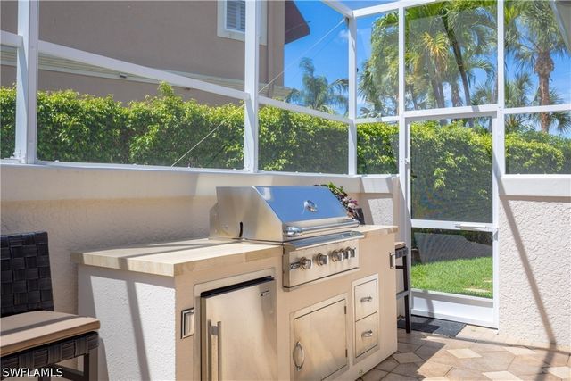 2844 Coco Lakes DR, Naples, FL 34105