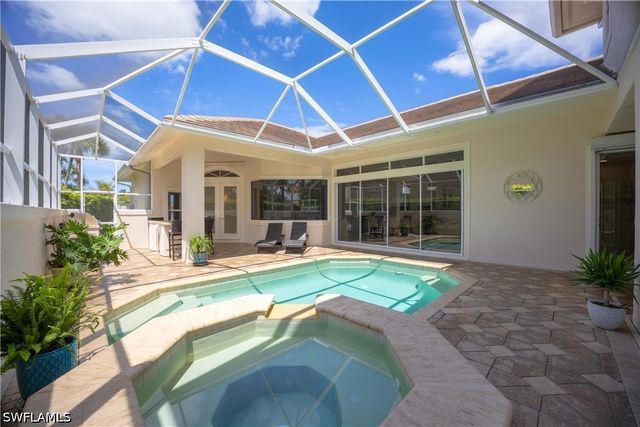 2844 Coco Lakes DR, Naples, FL 34105