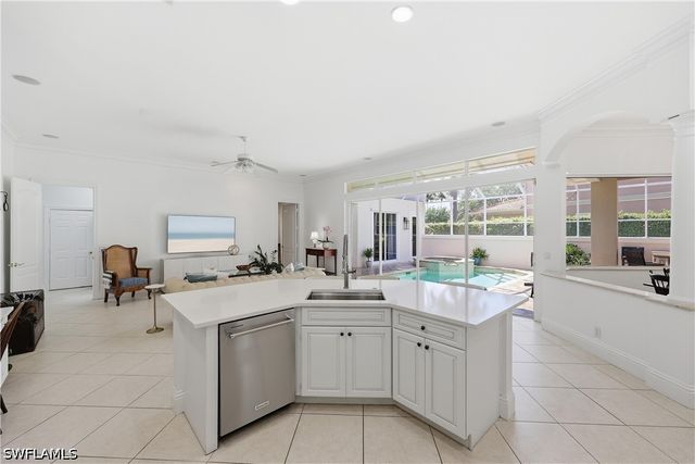 2844 Coco Lakes DR, Naples, FL 34105