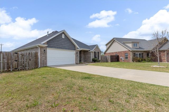611 Holly Street, Centerton, AR 72719