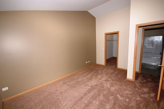 2327 Silverstone Drive 2327, Carpentersville, IL 60110