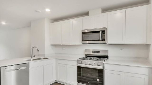 417 Lakeshore Court, St. Charles, IL 60174