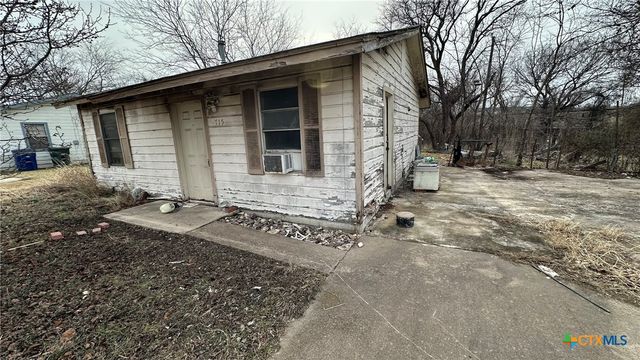 715 W Avenue B, Copperas Cove, TX 76522