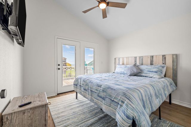 920 Copacabana Drive, Crystal Beach, TX 77650