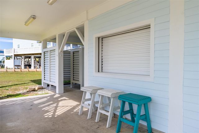 920 Copacabana Drive, Crystal Beach, TX 77650