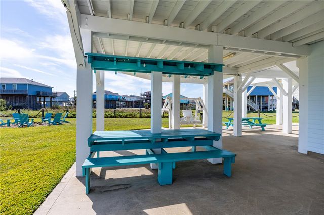 920 Copacabana Drive, Crystal Beach, TX 77650