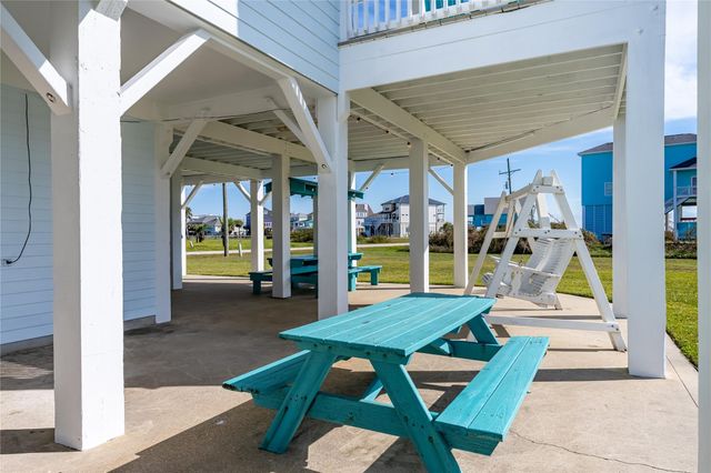 920 Copacabana Drive, Crystal Beach, TX 77650