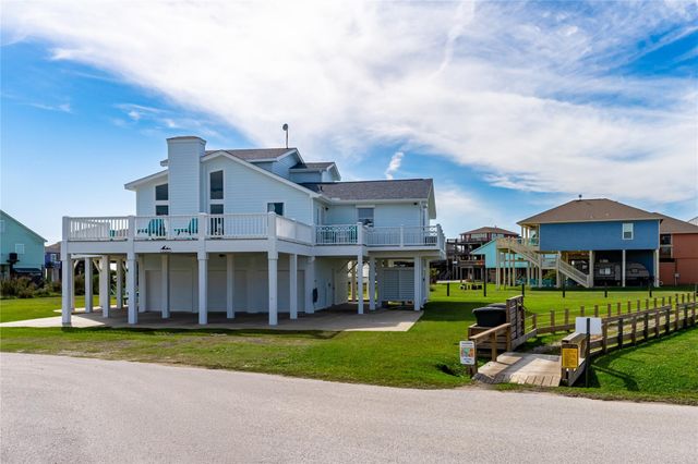 920 Copacabana Drive, Crystal Beach, TX 77650