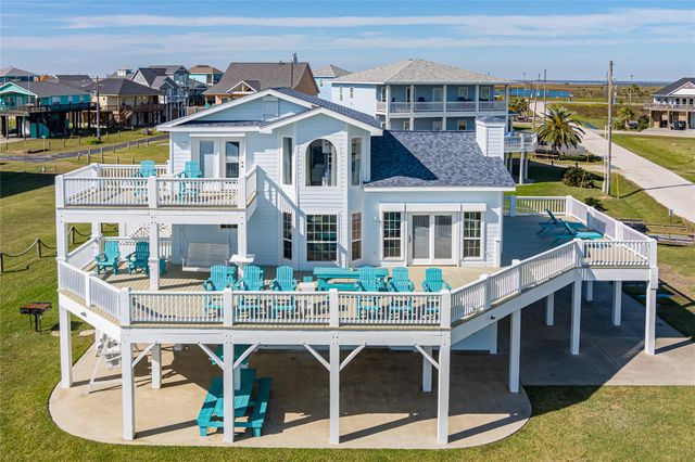 920 Copacabana Drive, Crystal Beach, TX 77650