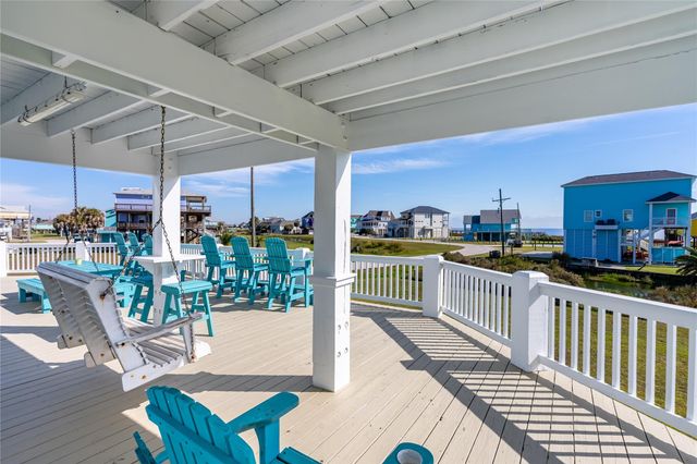 920 Copacabana Drive, Crystal Beach, TX 77650