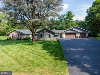 628 YORKSHIRE DR, Carlisle, PA 17013