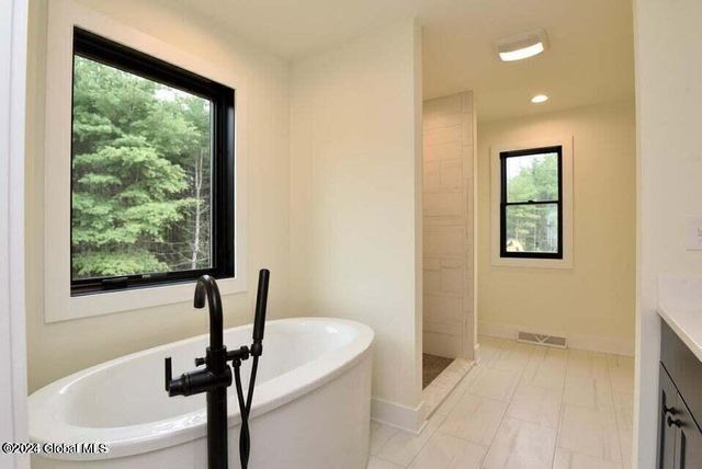 22 Edenfield Street, Colonie, NY 12211