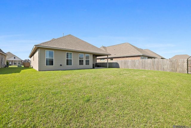 41294 Hackett Canal Dr, Gonzales, LA 70737
