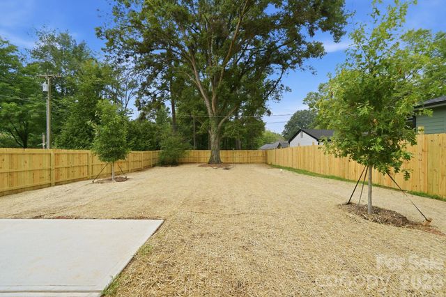 1735 Byrum Street, Charlotte, NC 28216