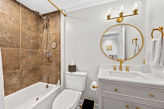 656 W Buckingham Place 1E, Chicago, IL 60657