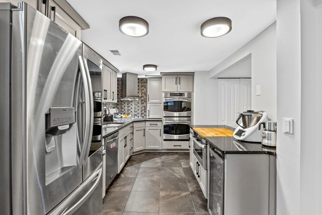 656 W Buckingham Place 1E, Chicago, IL 60657