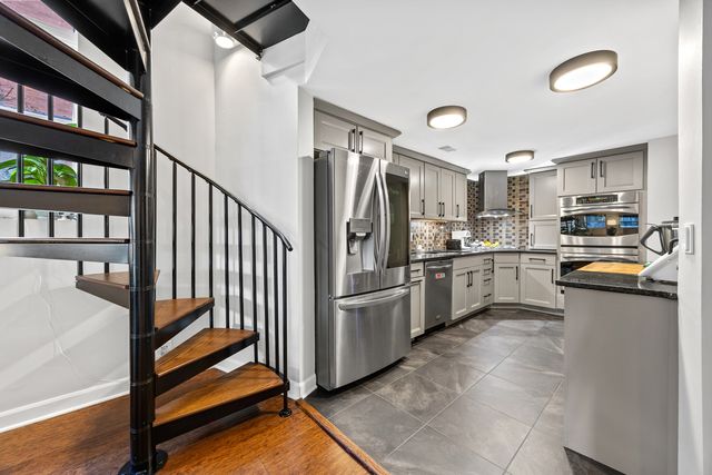 656 W Buckingham Place 1E, Chicago, IL 60657