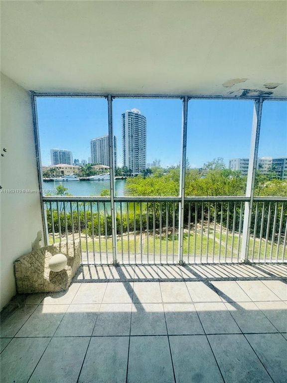 2980 Point East Dr D310, Aventura, FL 33160