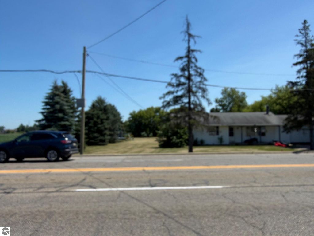 Image 4 of property listing at 4497 S Isabella Road, Mt Pleasant, MI 48858