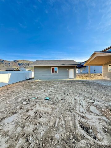 150 Juanita Way, Malaga, WA 98828