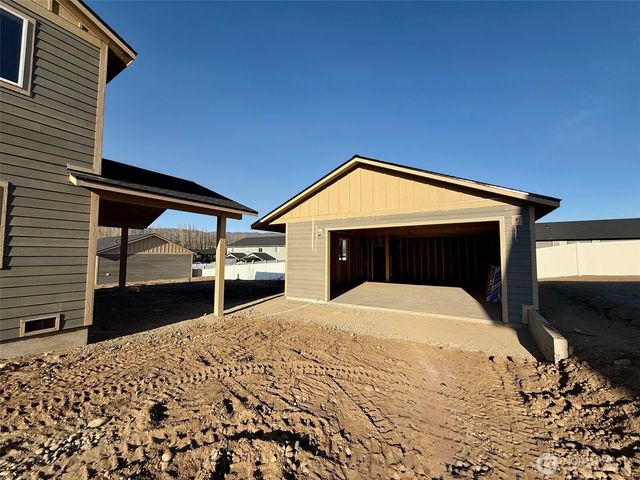 150 Juanita Way, Malaga, WA 98828