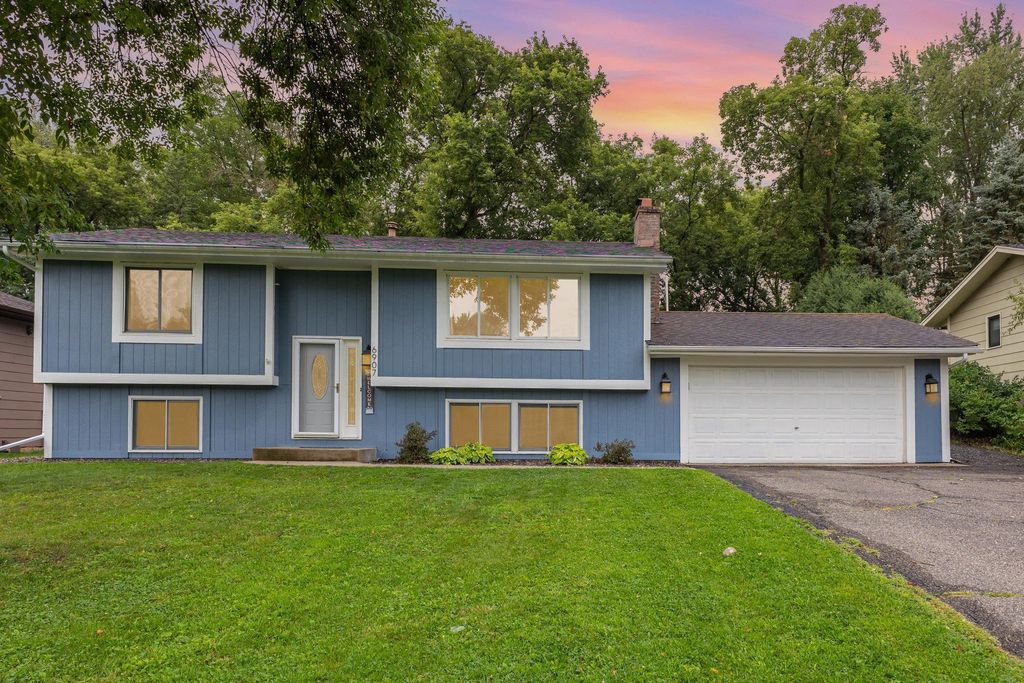 6907 Crest Drive, Maple Grove, MN 55311