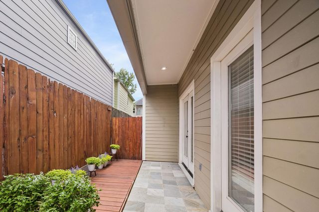 916 Lawrence Street A, Houston, TX 77008