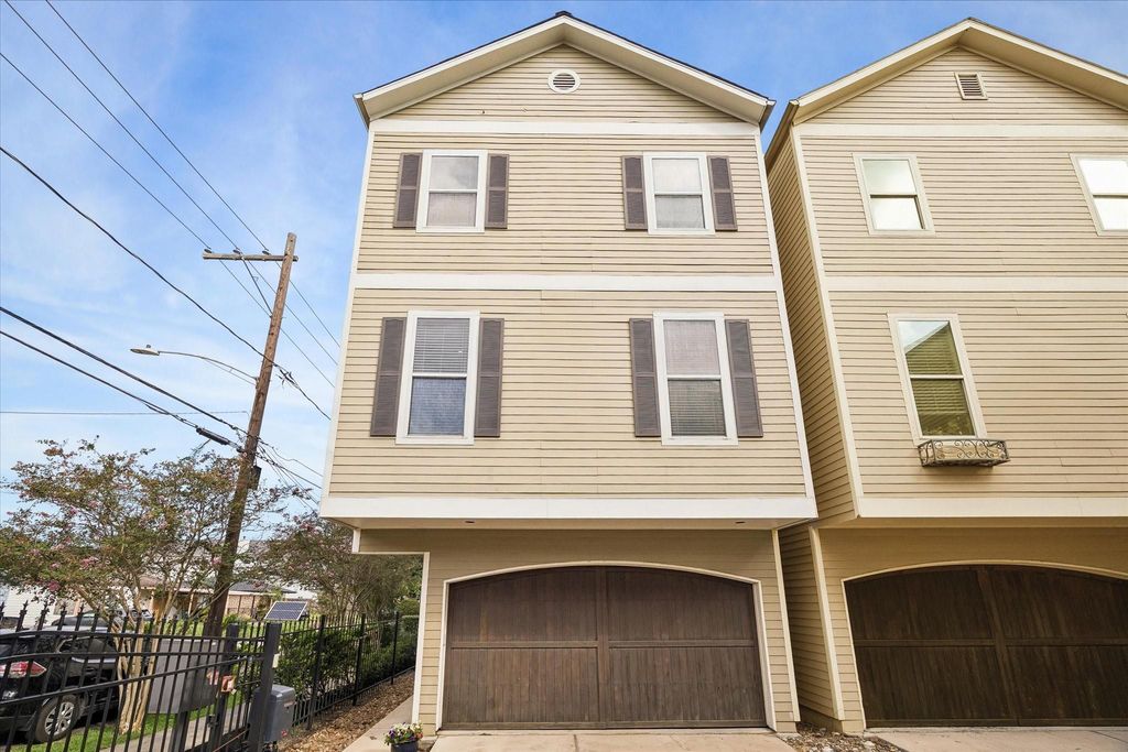 916 Lawrence Street A, Houston, TX 77008